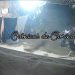 Lo agarraron con las manos en la moto (video)