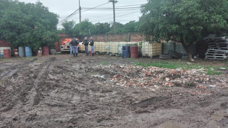 Tres vehículos de gran porte embistieron control policial y casi se llevan por delante a varios policías