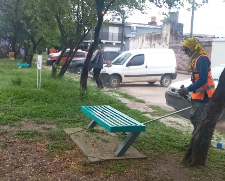 El municipio capitalino ejecutó tareas de mantenimiento en espacios públicos