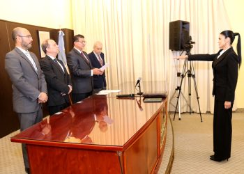 Juraron y asumieron sus nuevas funciones un juez y una jueza de Paz de Menor Cuantía