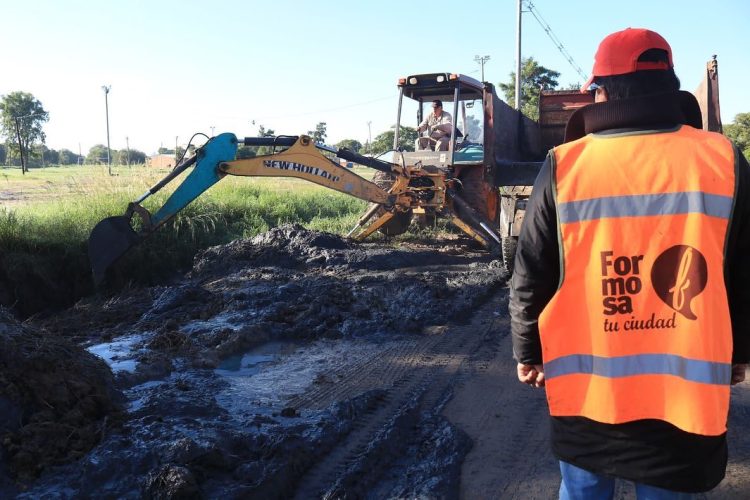 Ejecutaron trabajos para recomponer vías de circulación de la capital