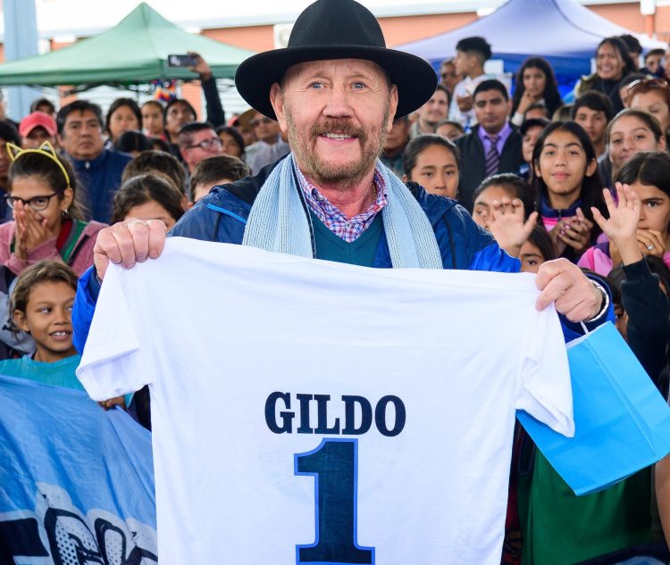 Gildo, más moderado, explicó a quien apuntó cuando trató de «reverendos hijos de su madre» a los porteños