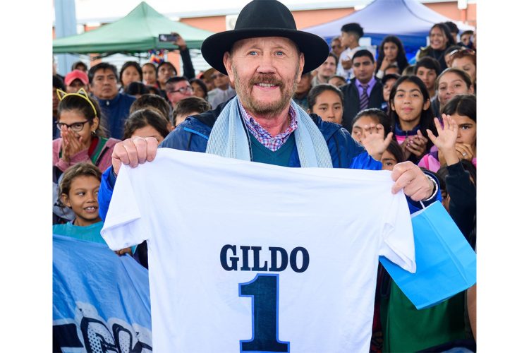 Gildo, más moderado, explicó a quien apuntó cuando trató de «reverendos hijos de su madre» a los porteños