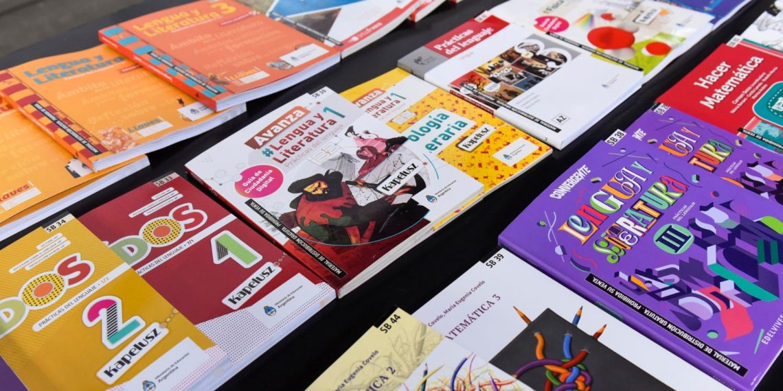 Educación entregó en Formosa 86.050 libros para las escuelas secundarias