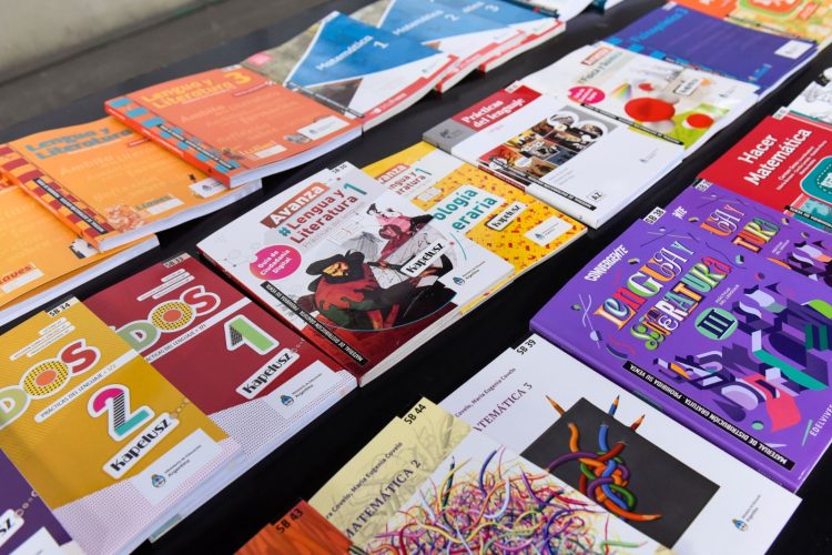 Educación entregó en Formosa 86.050 libros para las escuelas secundarias