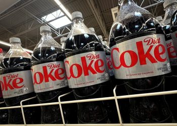 El aspartamo usado en la Coca-Cola diet podría ser cancerígeno, según informe que publicará la OMS