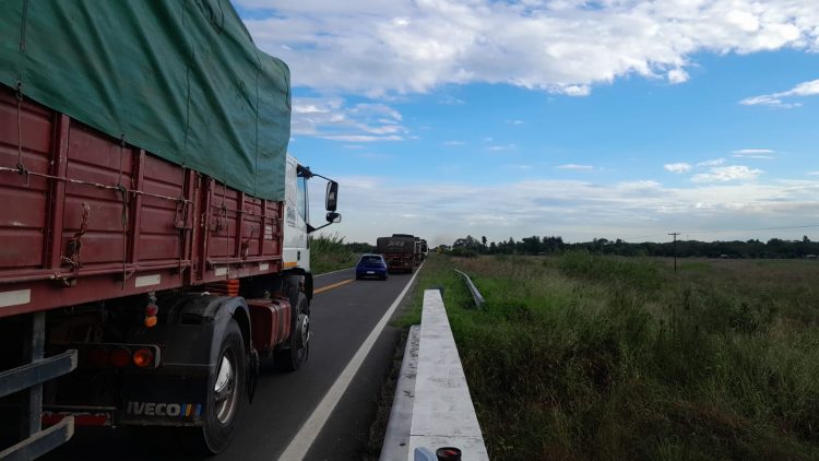 Juez provincial jubilado, hablando con manifestantes, levantó un corte de ruta