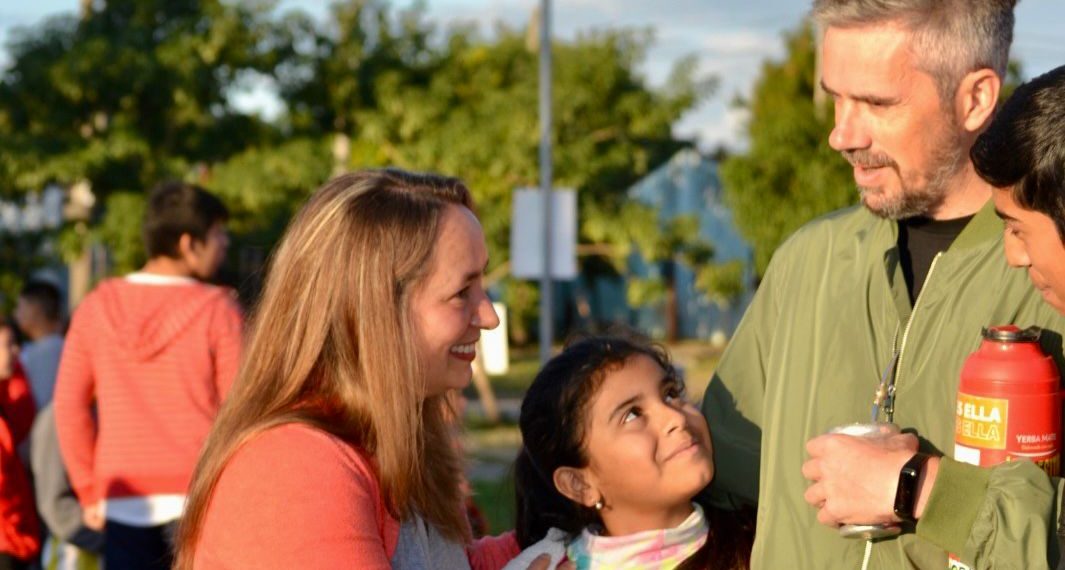 Mara Amarilla y Patricio Evans enviaron un cálido saludo a los padres en su día
