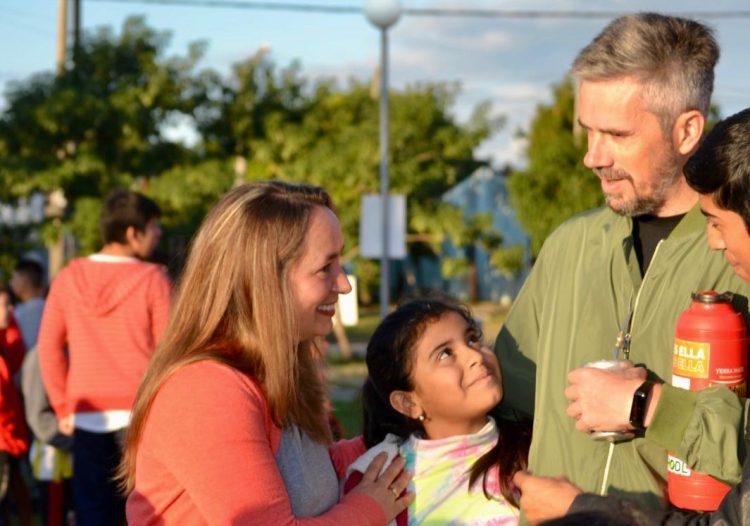 Mara Amarilla y Patricio Evans enviaron un cálido saludo a los padres en su día