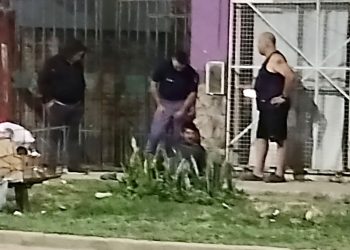 Un ladrón intentaba robar, cayó de un techo al patio de un vecino: quedó herido y detenido