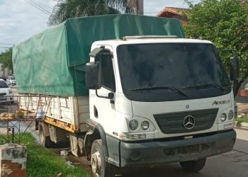 Otro camión lleno de bidones con combustible fue secuestrado por la Policía