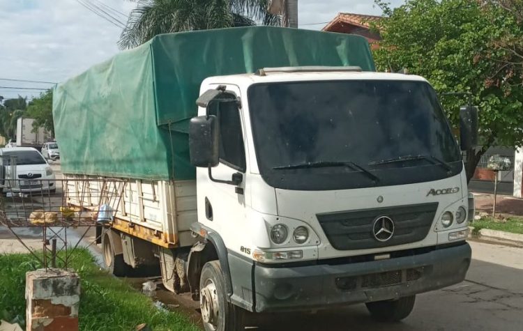 Otro camión lleno de bidones con combustible fue secuestrado por la Policía