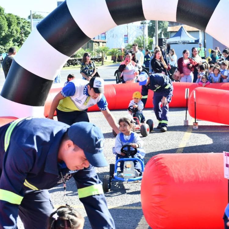Jofré acompañó las actividades con los jardines de infantes por el Día de la Seguridad Vial