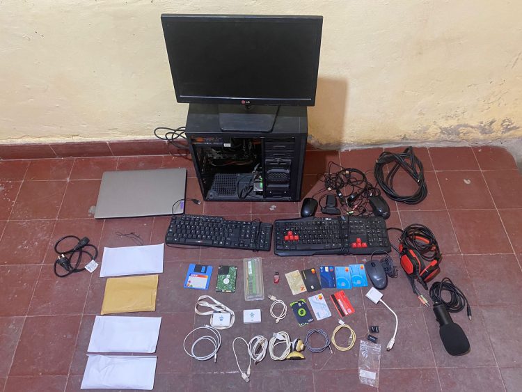 La Policía secuestró equipos informáticos que interesan en una causa judicial de Buenos Aires