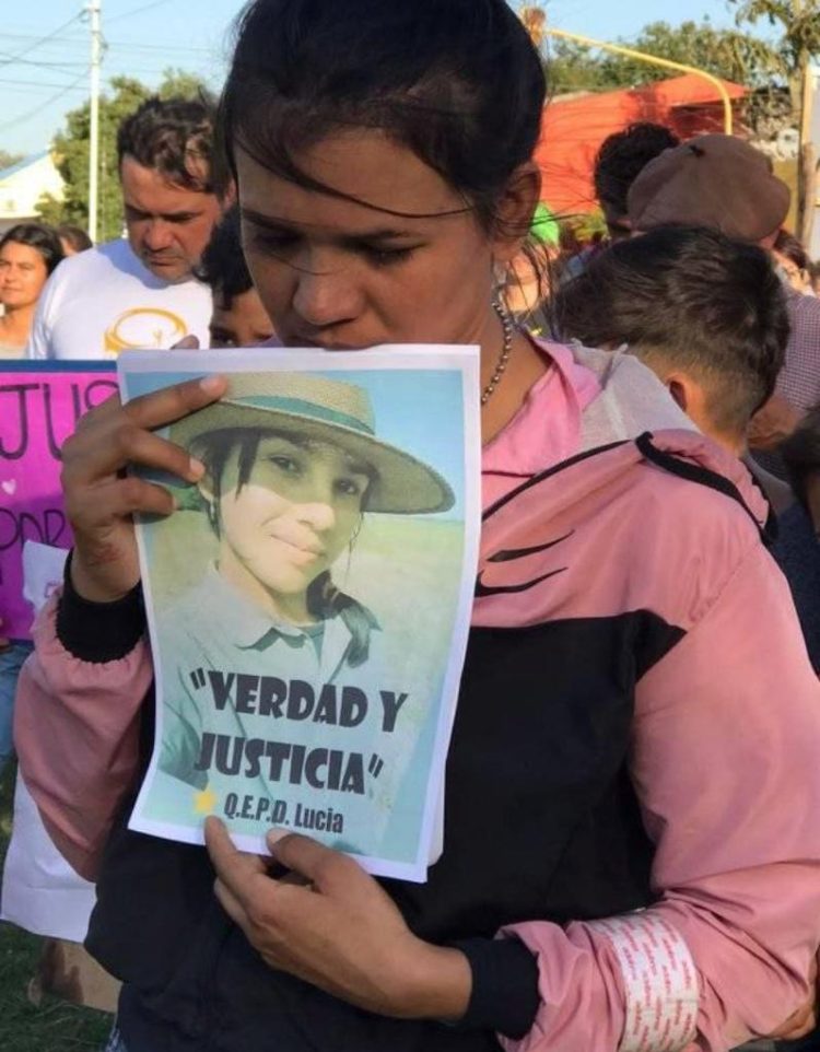 Siguen buscando al auto que arrastró un kilómetro a Lucía Fernández y la mató