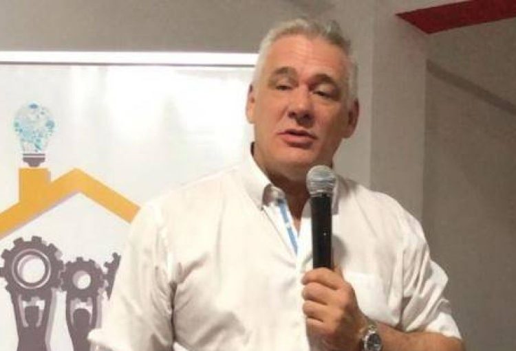 Carbajal no comparte la idea de «poner al Ejército contra el narcotráfico»