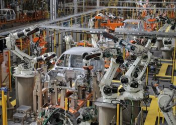 El Gobierno castigó con un nuevo impuesto a los vehículos importados (excepto a los más lujosos)