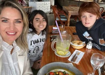 Carolina Losada y un secreto revelado: los dos hermanitos que “la adoptaron” como mamá