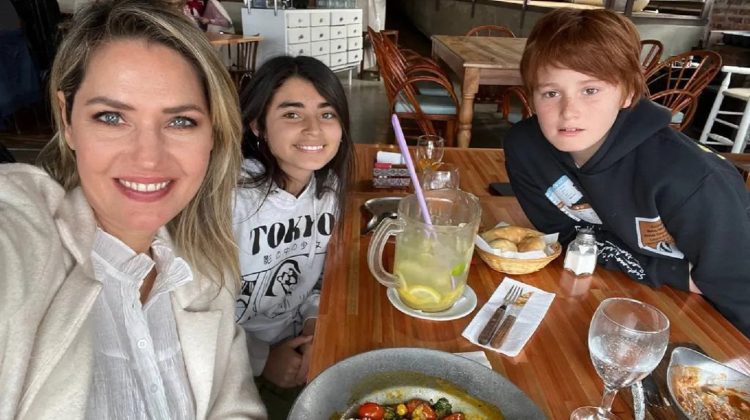 Carolina Losada y un secreto revelado: los dos hermanitos que “la adoptaron” como mamá