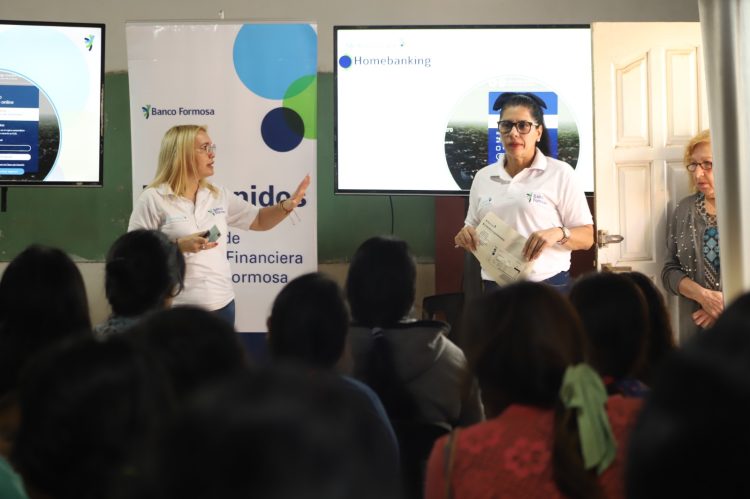 El Banco Formosa bancarizó a 100 mujeres artesanas de la comunidad wichí