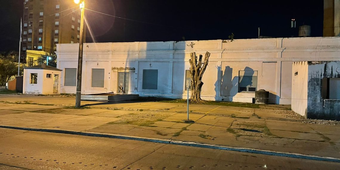 Juezas y jueces enojados: quedaron sin estacionamiento gratis