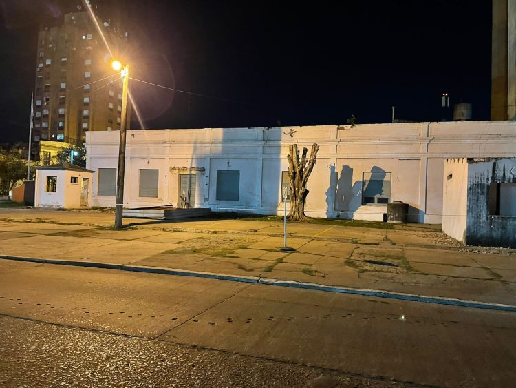 Juezas y jueces enojados: quedaron sin estacionamiento gratis