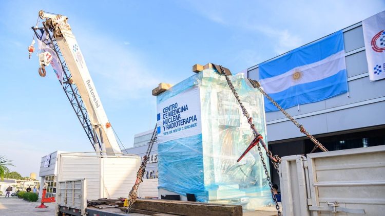 El Centro de Medicina Nuclear recibió un moderno equipo para el tratamiento del cáncer