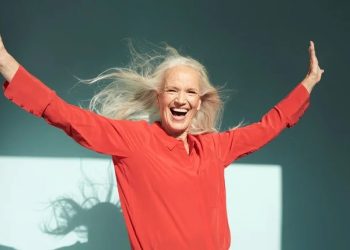 ¿Más longevidad? Vivir 20 años más es posible si se siguen estos 8 hábitos saludables