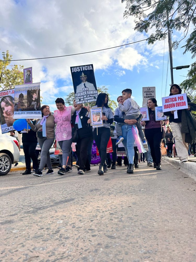 Hubo una nutrida marcha en reclamo de justicia por homicidios no esclarecidos