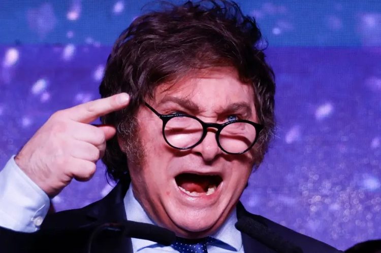 Milei debió pedir disculpas y someterse a psicoterapia por agredir verbalmente a una periodista en 2018