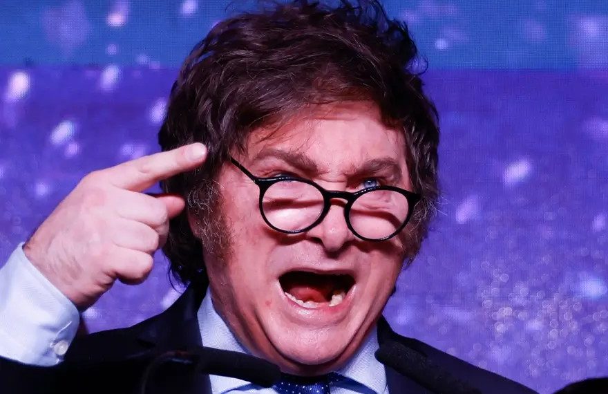 Milei debió pedir disculpas y someterse a psicoterapia por agredir verbalmente a una periodista en 2018