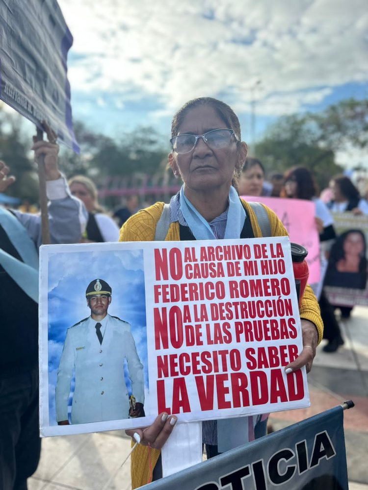 Hubo una nutrida marcha en reclamo de justicia por homicidios no esclarecidos