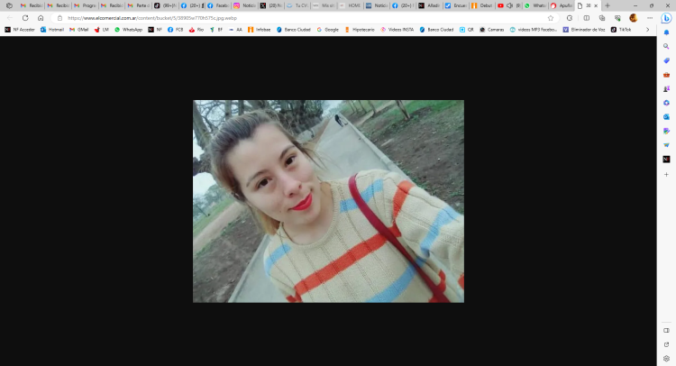 Iba en moto con su nuevo novio, los vió el ex y los apuñaló (video)