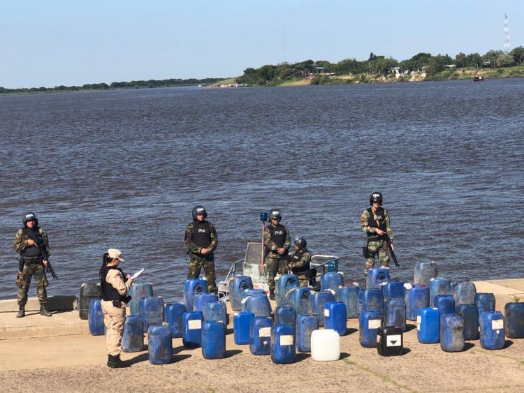 Prefectura secuestró cargamento de combustible de contrabando en el río Paraguay