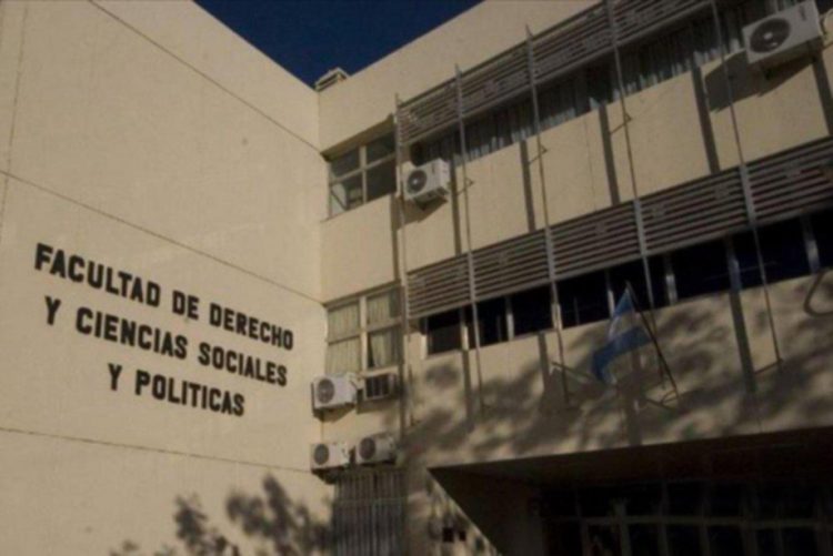 Malestar en alumnos de la UNNE: “nos cobran una cuota mensual, una vergüenza»