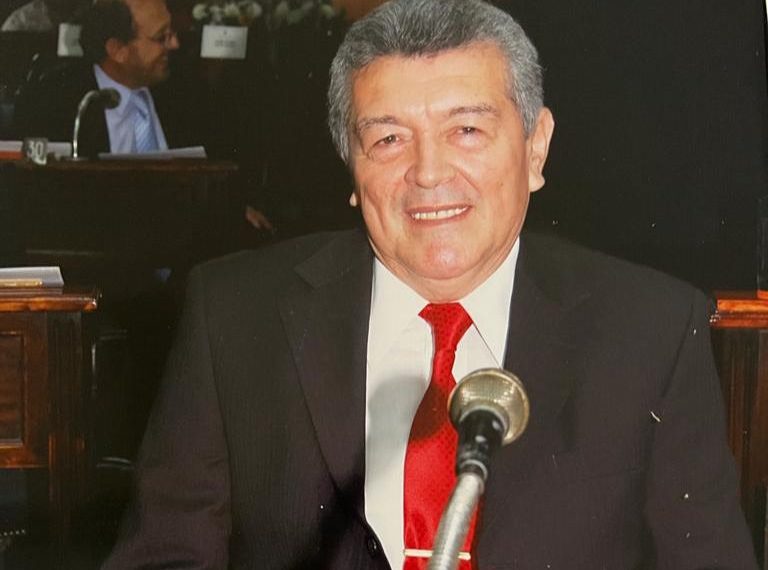Que en paz descanse, Antonio Taboada