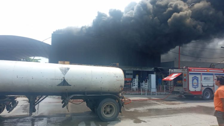 Intenso incendio en un local de eventos en Clorinda