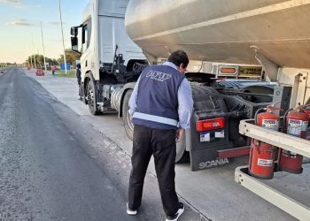 Estaciones de bandera blanca traen combustible a Clorinda y después lo contrabandean a Paraguay