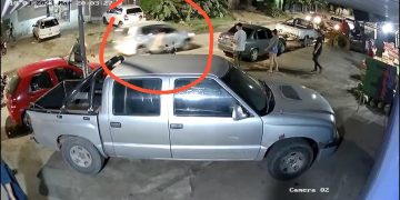 Descontrol en Simón Bolívar: arrastró con el auto a una persona