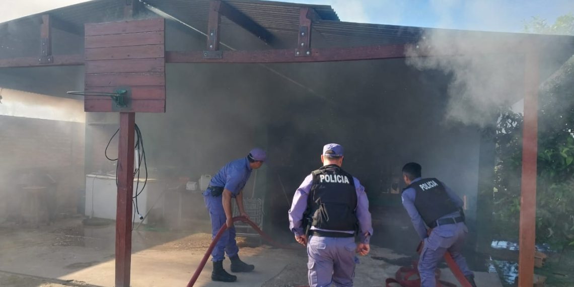 Laishí: Mientras una mujer lo denunciaba por amenazas, su pareja le incendió la casa