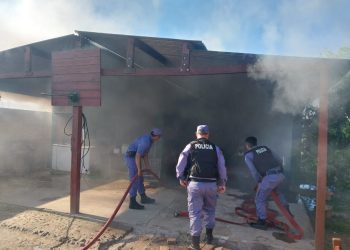 Laishí: Mientras una mujer lo denunciaba por amenazas, su pareja le incendió la casa