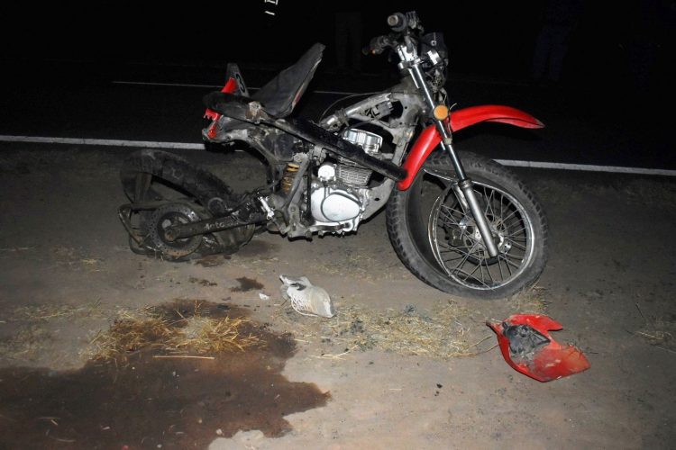Una camioneta embistió desde atrás a una moto y su conductor perdió la vida