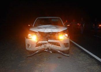 Una camioneta embistió desde atrás a una moto y su conductor perdió la vida