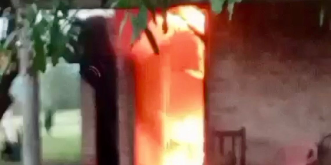 Se incendió su casa y murió calcinado (video)