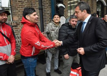 Massa lanzó un seguro gratuito para mensajeros y trabajadores de delivery de todo el país