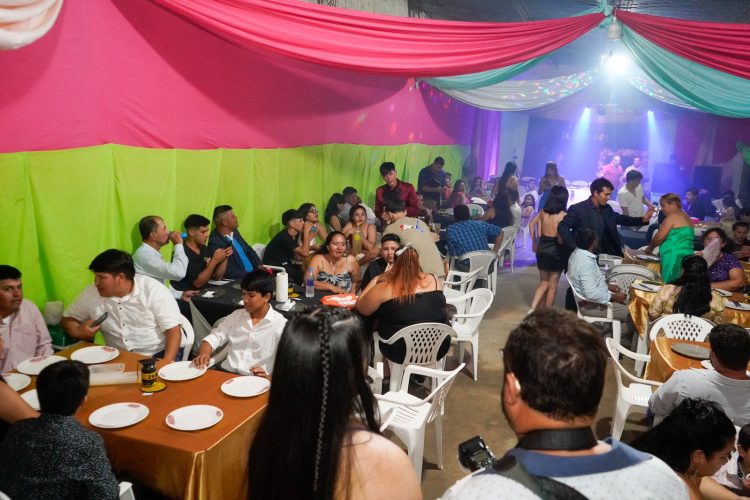 Compromiso Formoseño ayudó a estudiantes secundarios a tener su fiesta de recepción