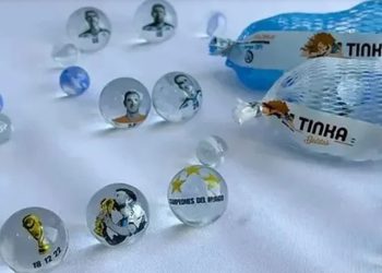 Lanzan una colección especial de bolitas con los campeones del mundo