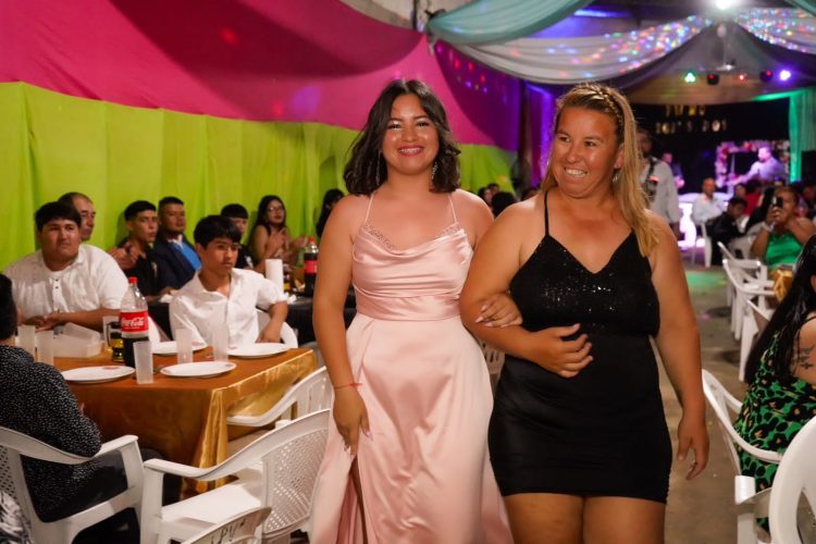 Compromiso Formoseño ayudó a estudiantes secundarios a tener su fiesta de recepción