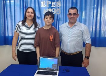 Policía formoseño adaptó una netbook al sistema Braille para un alumno no vidente