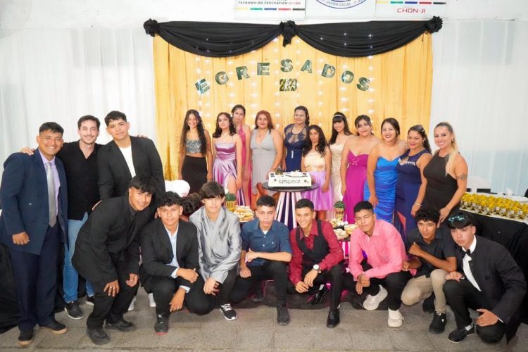 Estudiantes de cinco colegios tuvieron su fiesta de recepción con ayuda de Compromiso Formoseño